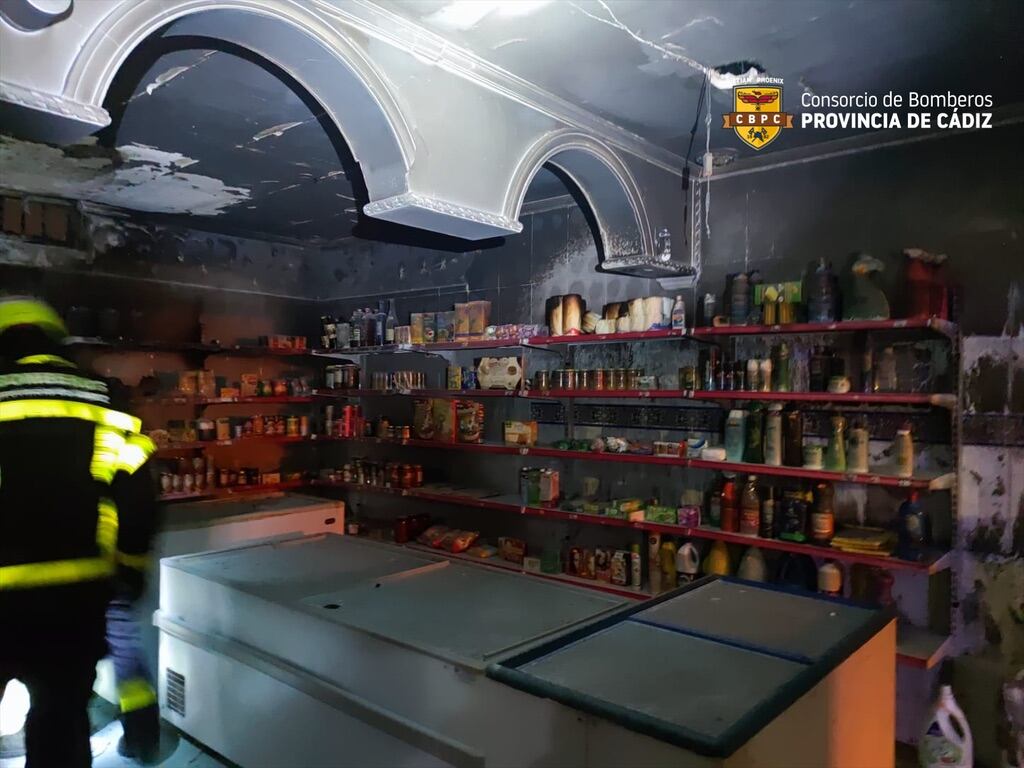 Estado en el que quedó la frutería tras el incendio