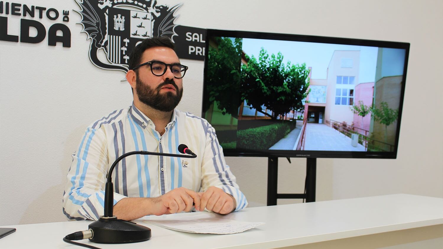 Lluís Deltell, concejal de Contratación del Ayuntamiento de Novelda, explica el Plan Edificant