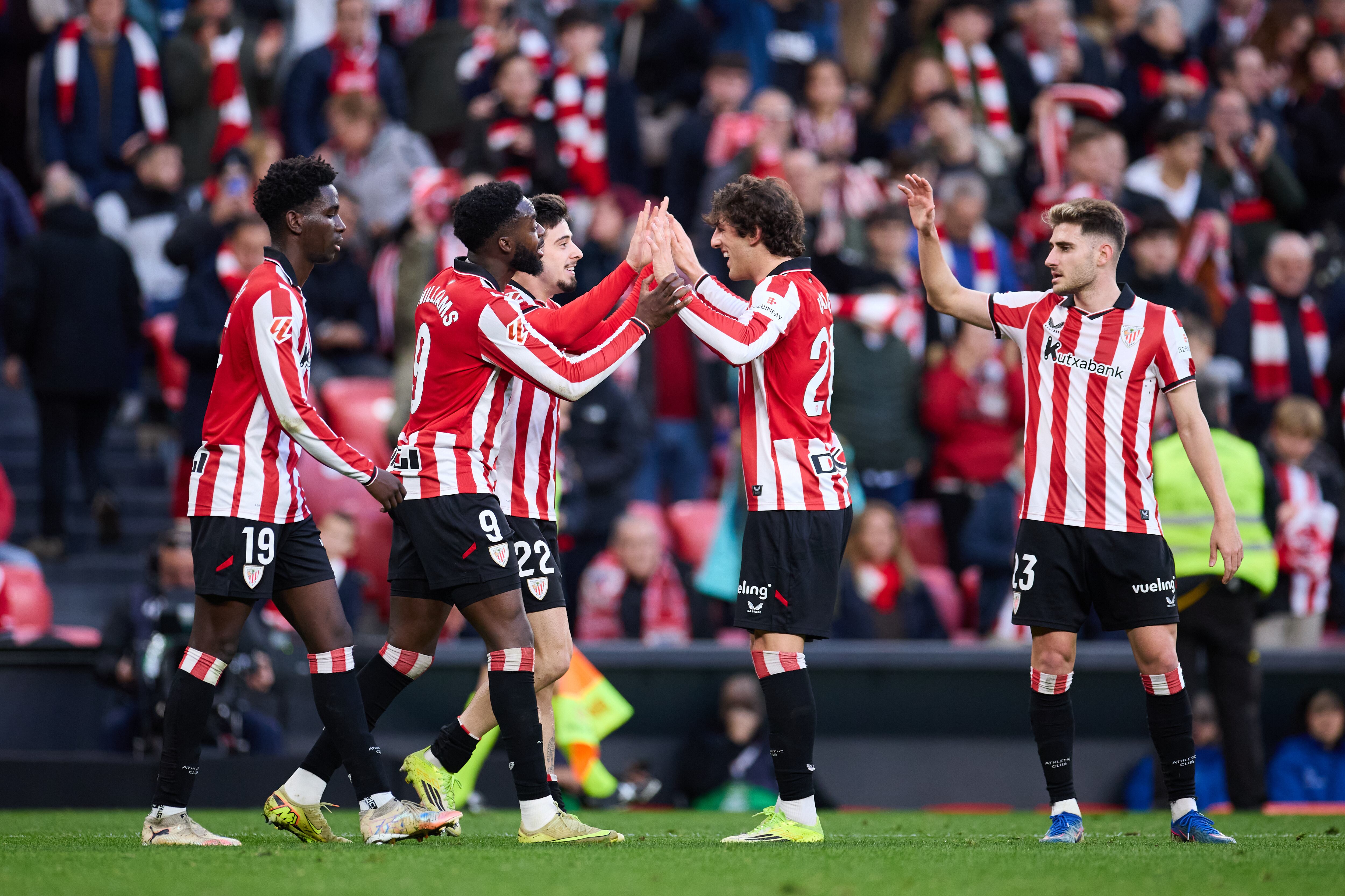 Los jugadores del Athletic celebran el gol de Nico Serrano frente al Levante