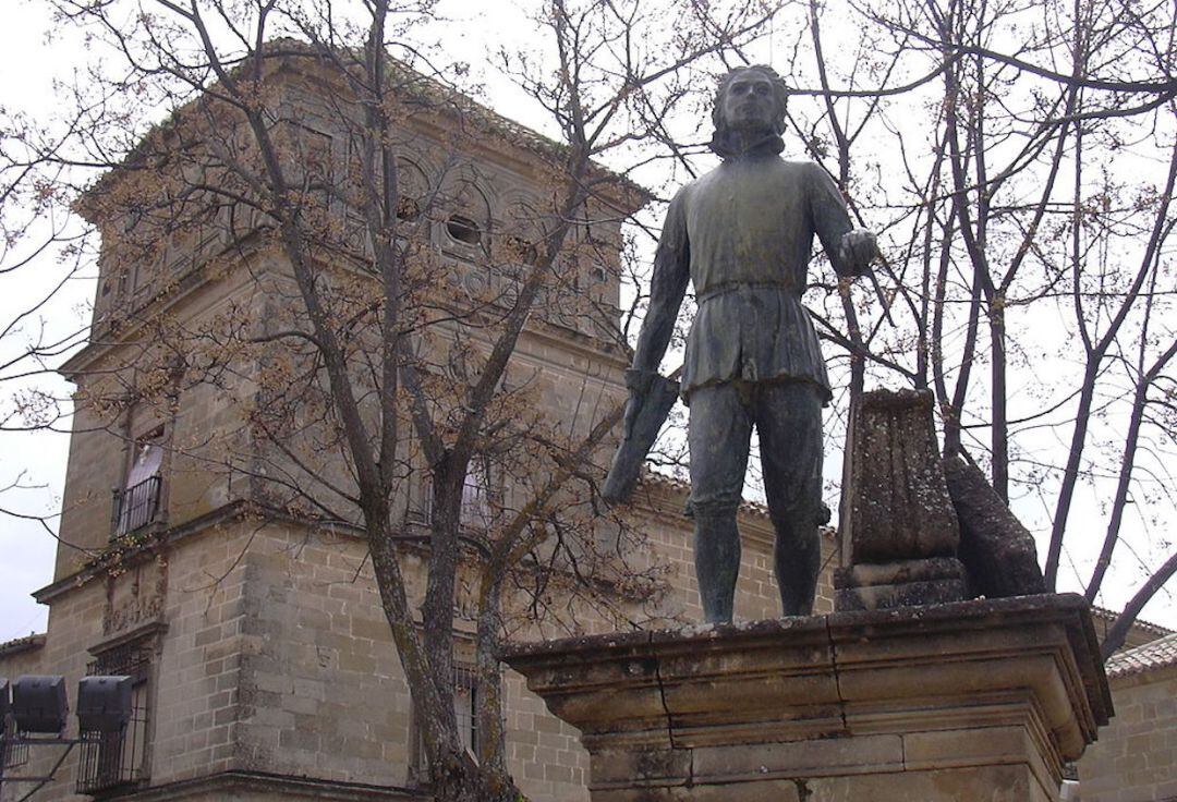 Monumento al arquitecto renacentista Andrés de Vandelvira en la Plaza Vázquez de Molina de Úbeda