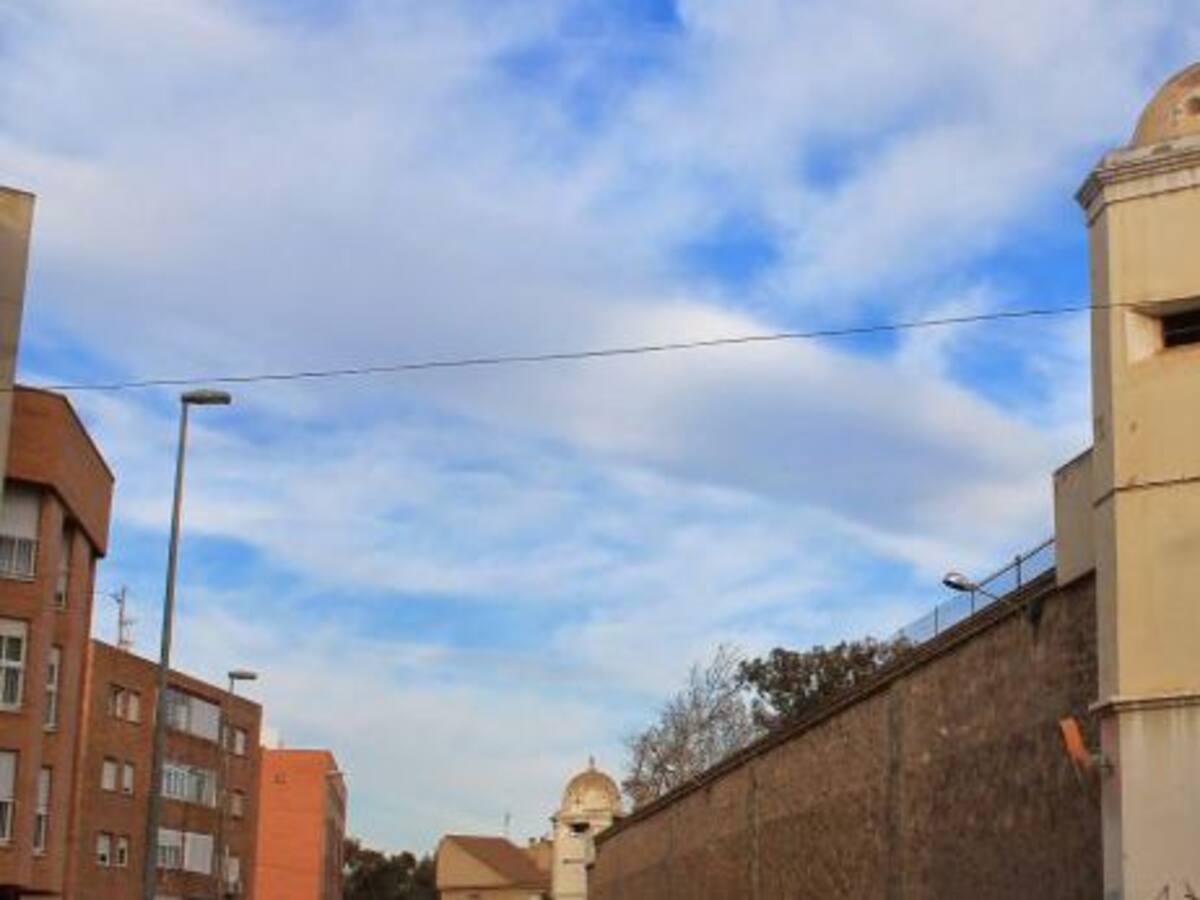 Los vecinos piden al Ayuntamiento que paralice el derribo de la cárcel de San Antón