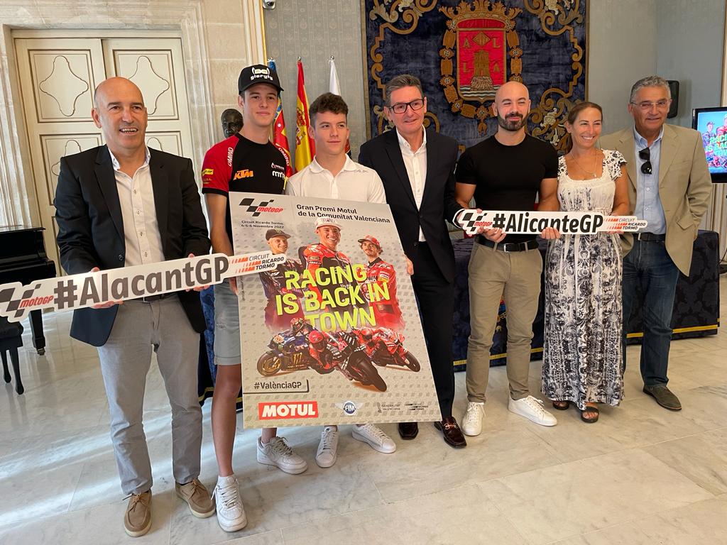 Presentación del Gran Premio Motul de la Comunidad Valenciana 2022, en el Ayuntamiento de Alicante