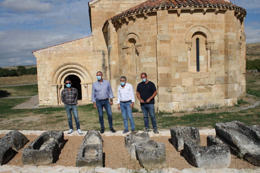 Autoridades en la necrópolis visigoda y en la iglesia de Nstra. Sra. de la Asunción. 