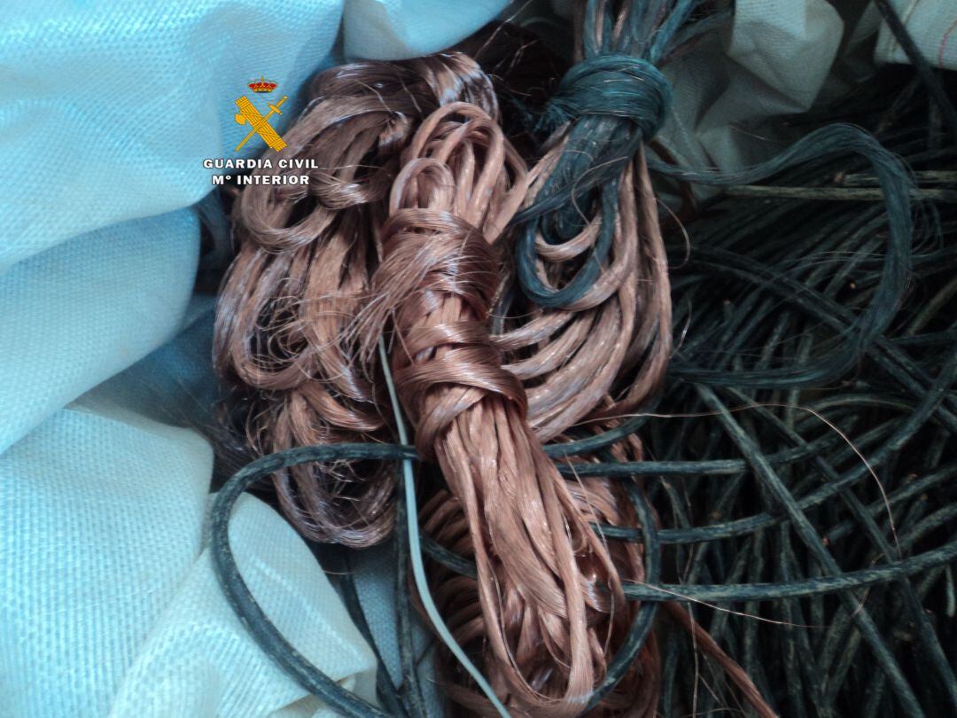 Parte del material, cable de cobre, recuperado por los investigadores