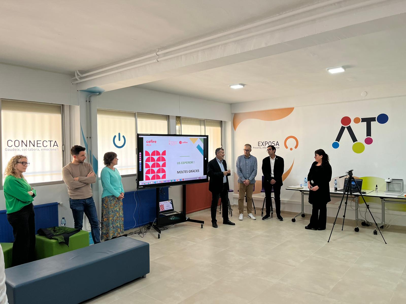 El Cefire de Alcoy ya dispone del aula transformadora de espacios y metodologías educativas en sus instalaciones de la avenida de Andalucía.