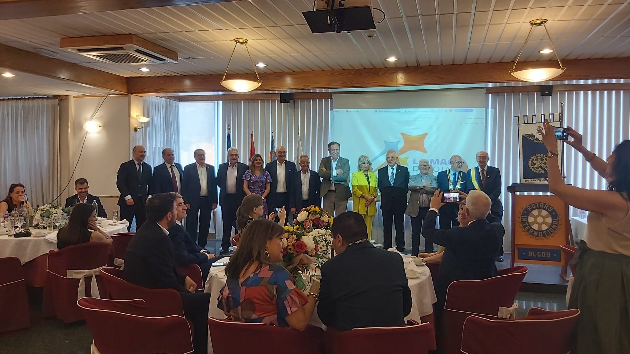 Junta directiva Rotary Club Alcoy 2025-26, presidida por Miguel Pascual