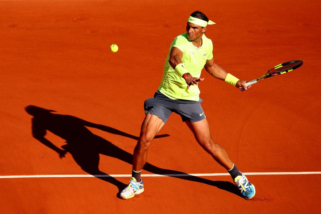 Nadal, preparado para golpear la pelota.