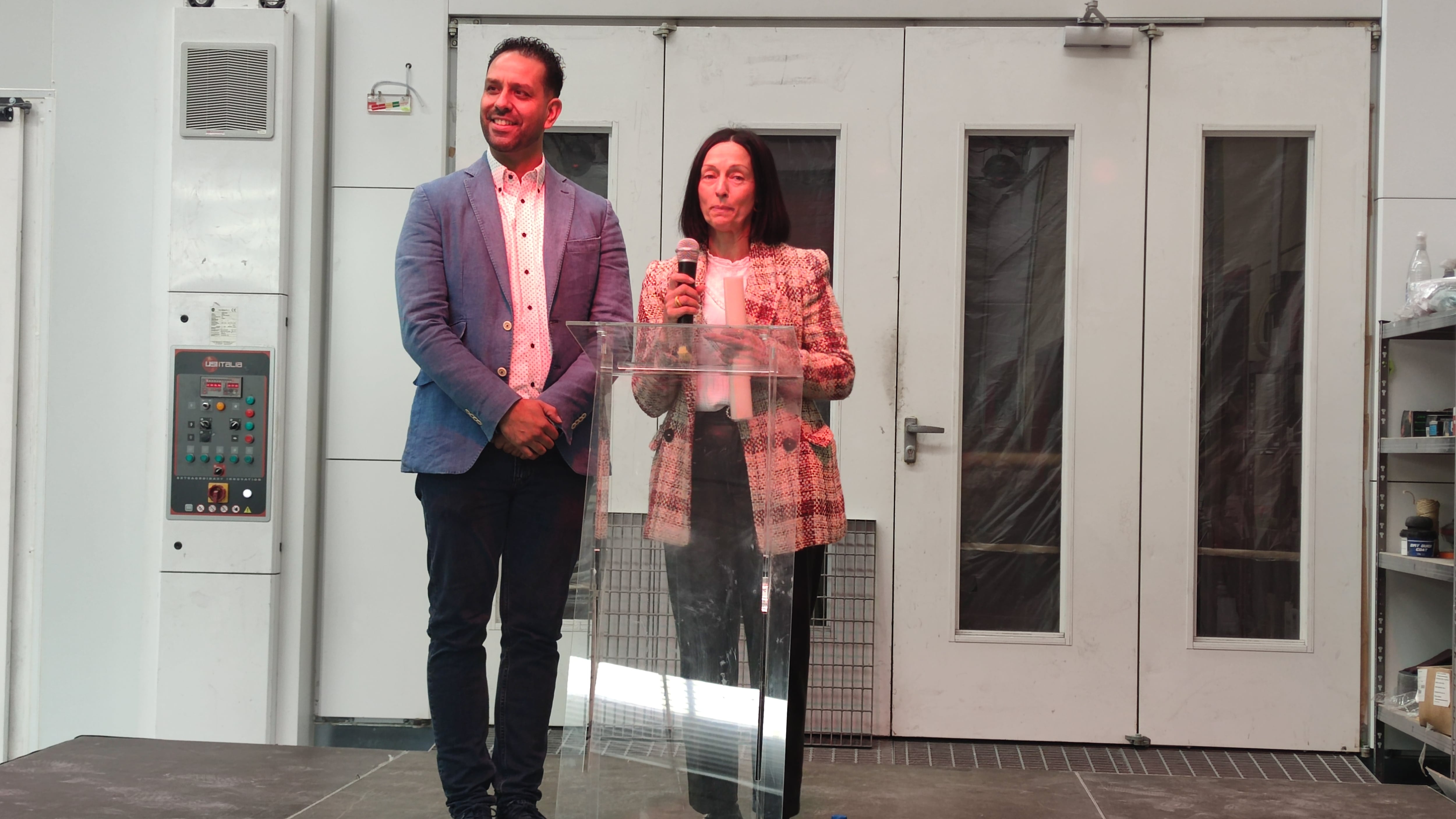 Javier Priego, gerente del Grupo Torrejón y Marta Otero, responsable del taller Direma Sport en Yuncos.