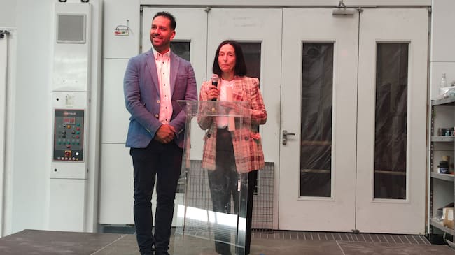 Javier Priego, gerente del Grupo Torrejón y Marta Otero, responsable del taller Direma Sport en Yuncos.