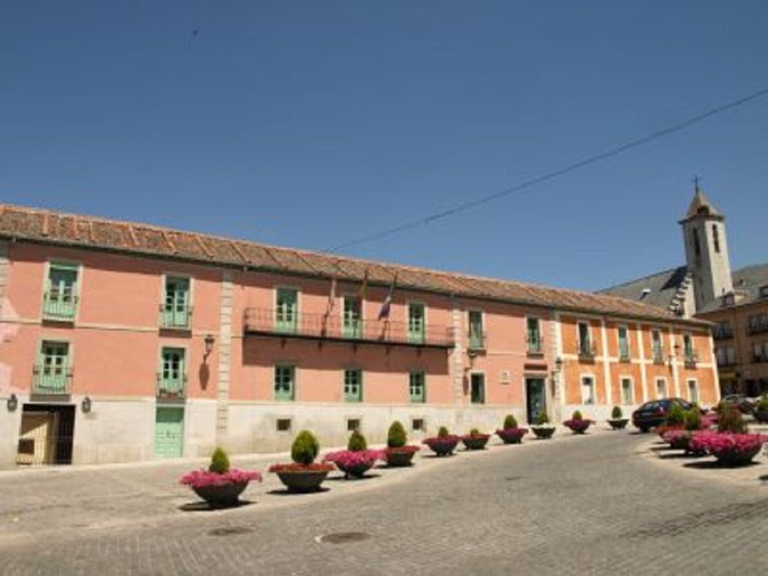 Fachada principal del Ayuntamiento de la Granja de San Ildefonso