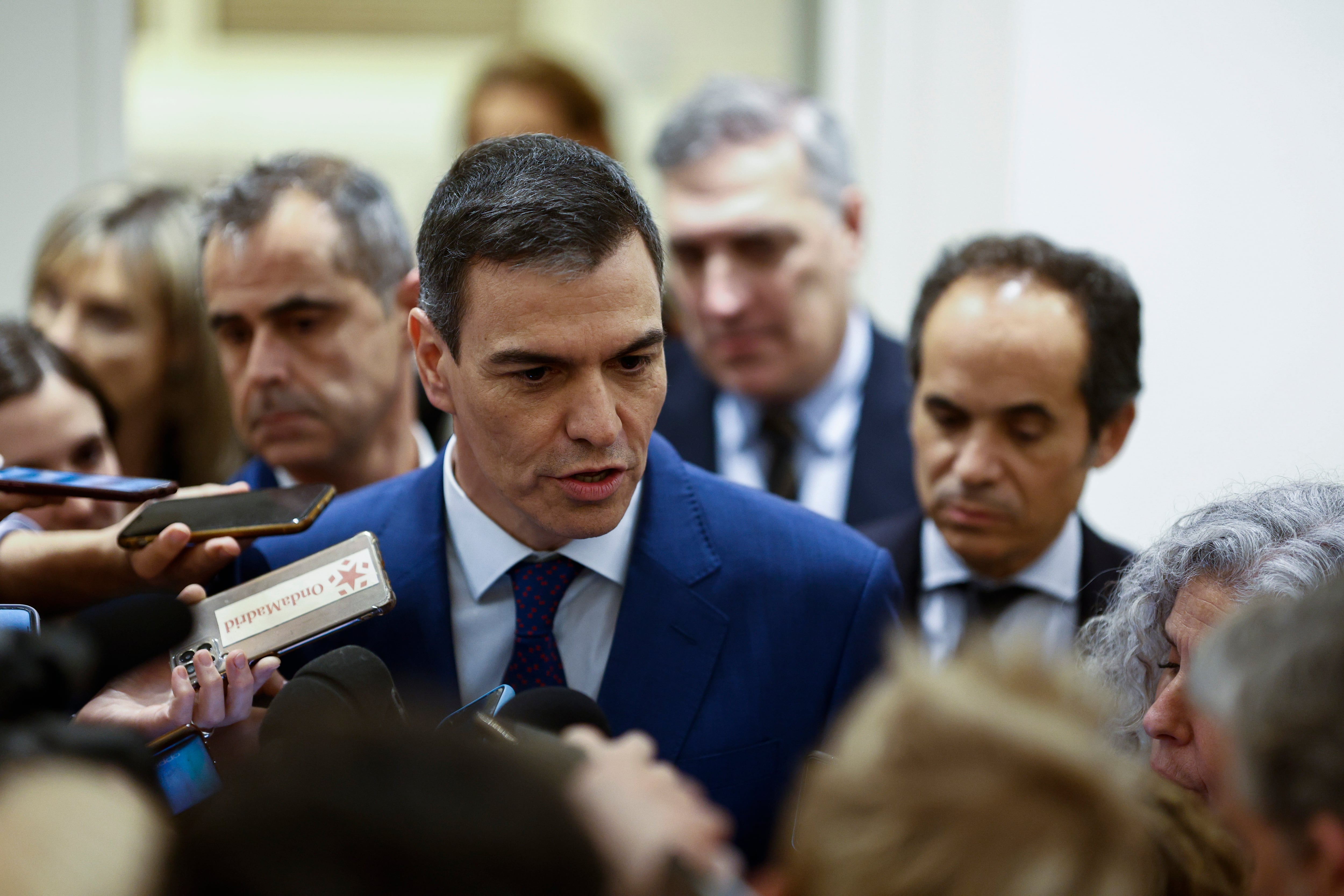 El presidente del Gobierno, Pedro Sánchez, ofrece declaraciones tras las votaciones en el pleno del Congreso.