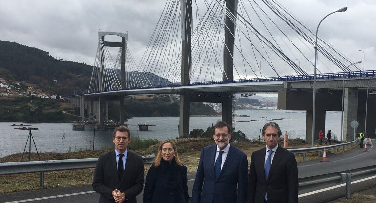 Alberto Núñez Feijóo, Ana Pastor, Mariano Rajoy e Íñigo de la Serna en la inauguración de los nuevos carriles del puente de Rande.