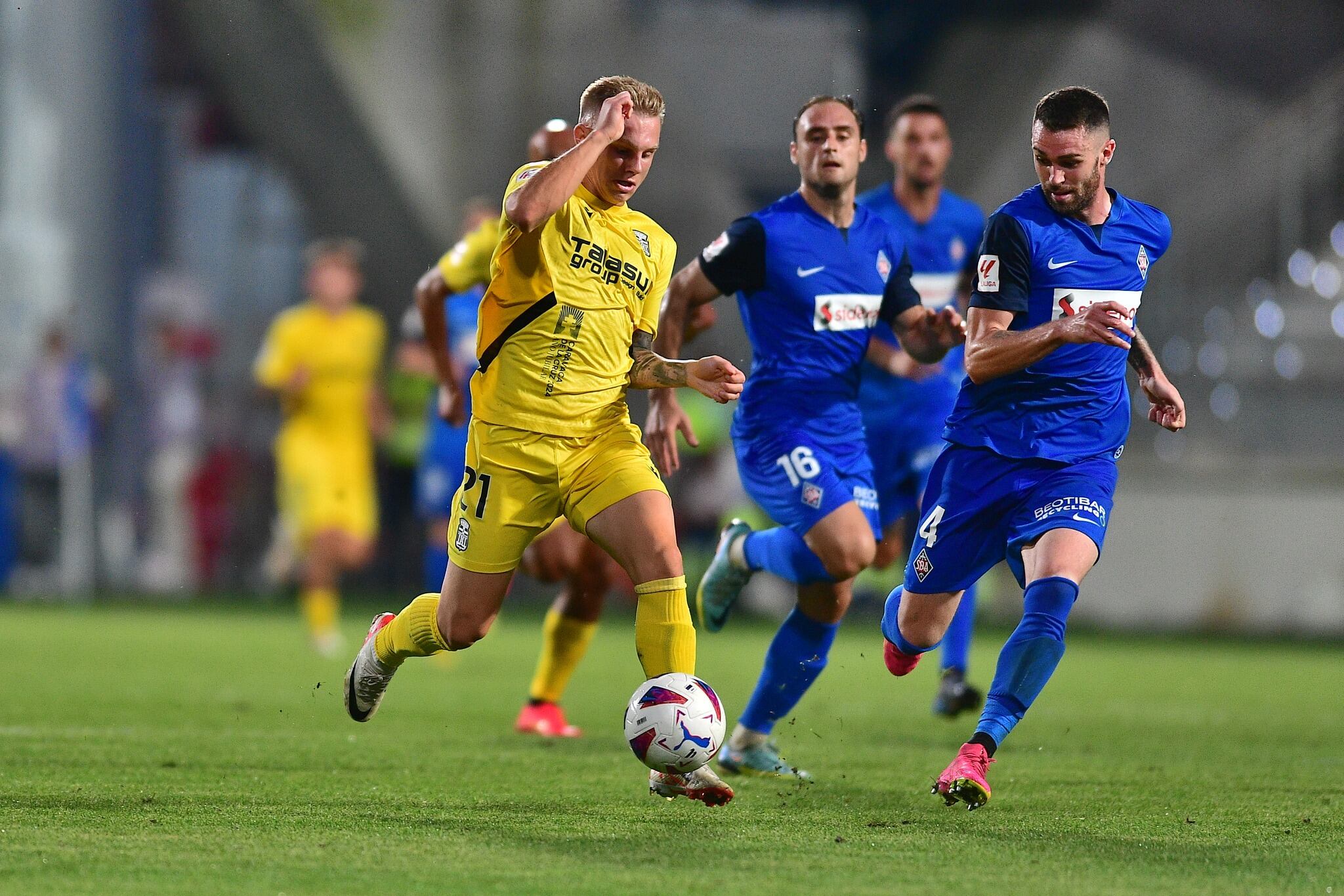 Jansson se marcha en velocidad de los defensores del Amorebieta