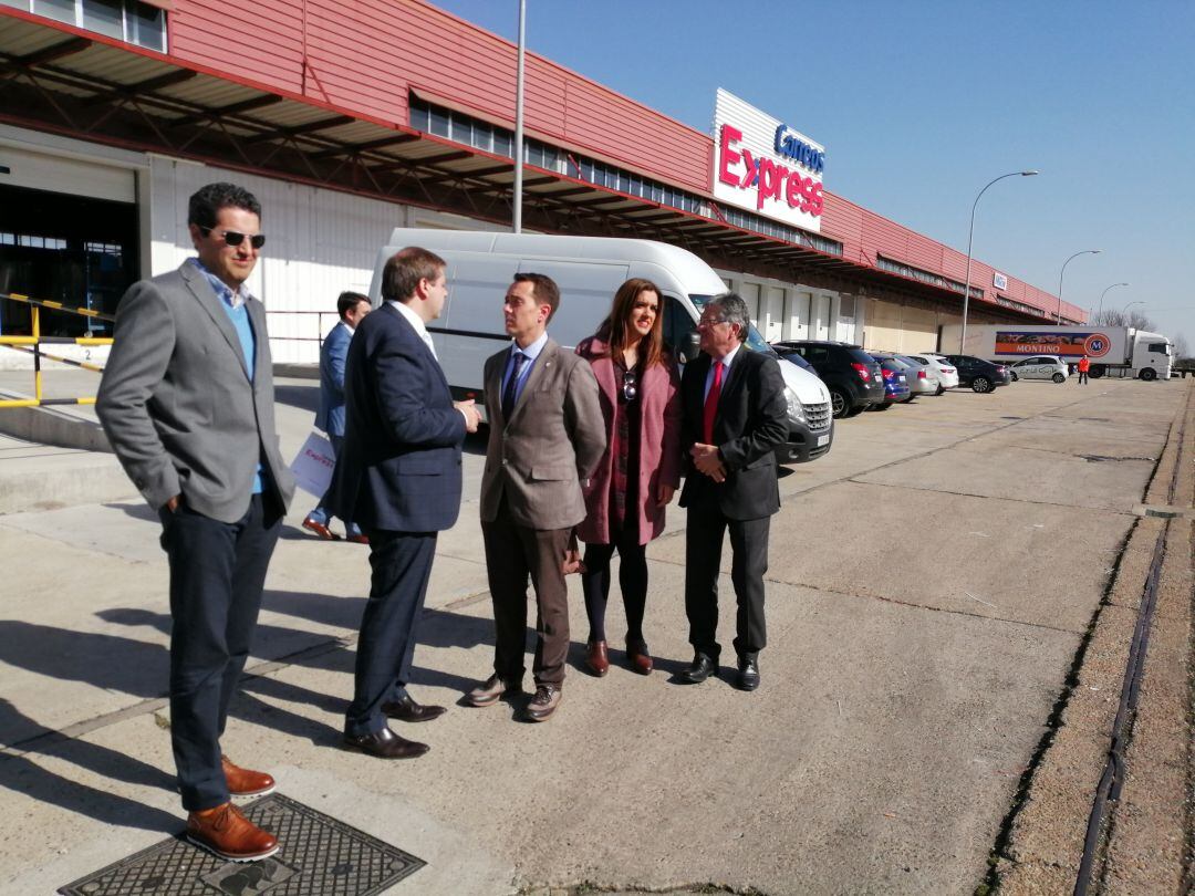 Reunión entre el alcalde de Benavente y los responsables de Correos Express