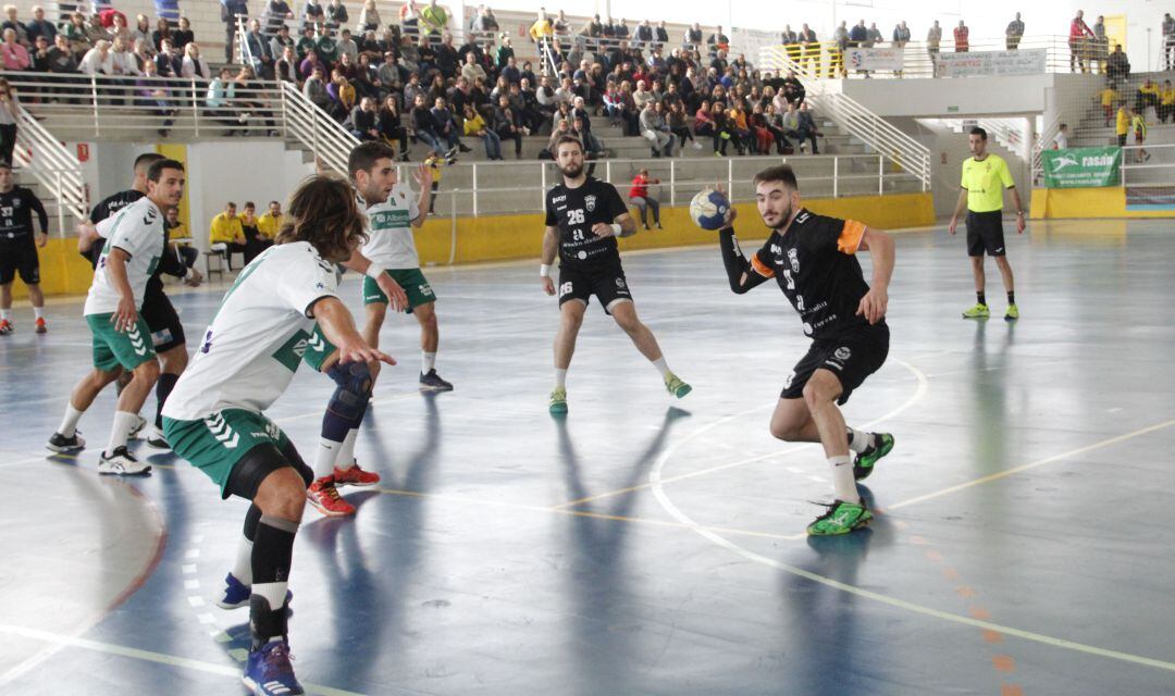 Los de Elda plantaron cara al líder