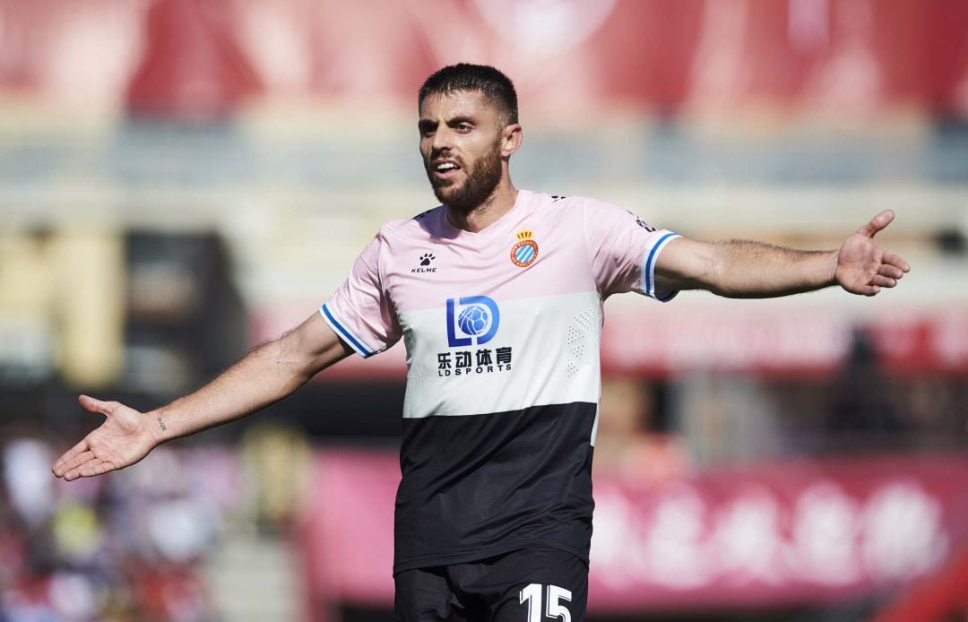 GRANADA, SPAIN - FEBRUARY 01: David Lopez of RCD Espanyol reacts during the Liga match between Granada CF and RCD Espanyol at Nuevo Estadio de Los Carmenes on February 01, 2020 in Granada, Spain. (Photo by Aitor Alcalde, Getty Images)