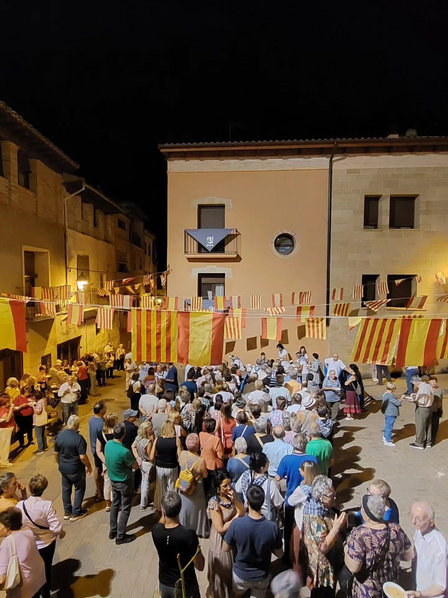 Reparto de las tradicionales judías entremuranas. Foto: Barrio del Entremuro