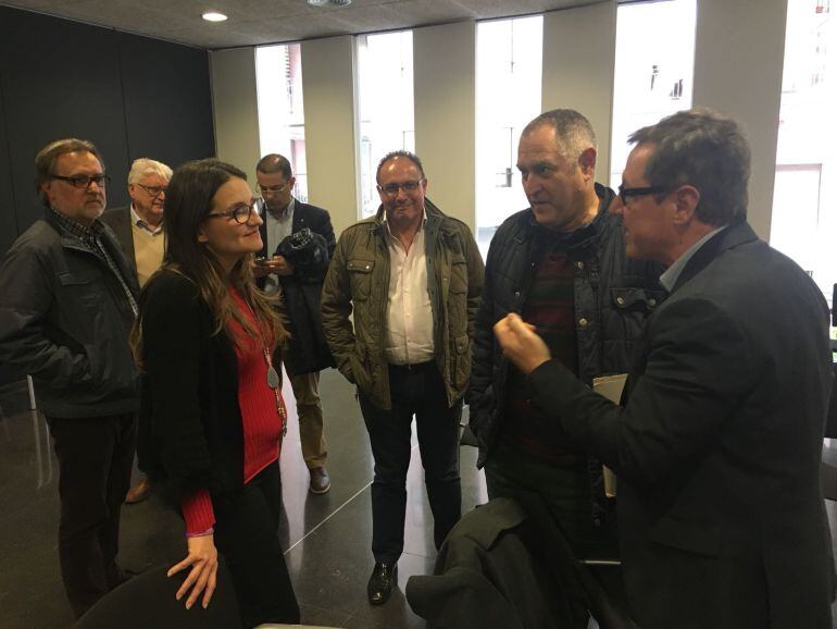 Reunion de Elche Piensa con Mónica Oltra