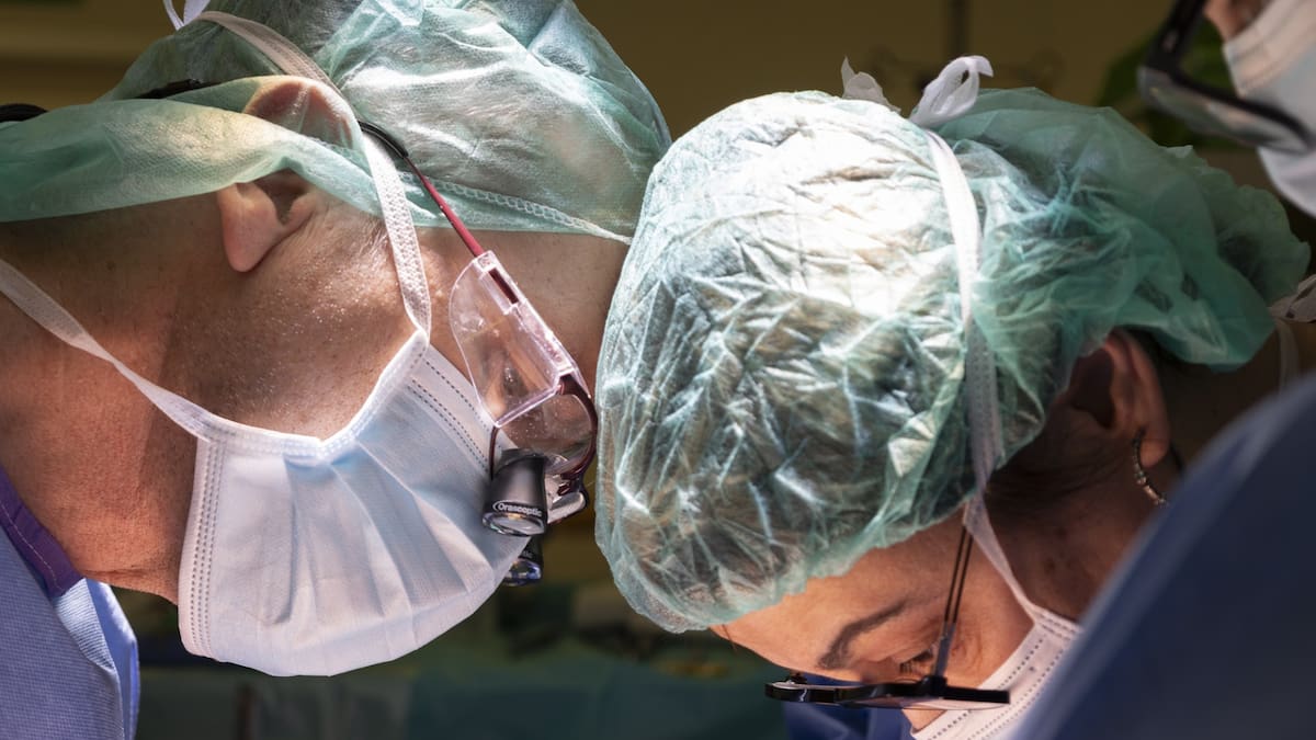 Primera intervención en España para extirpar un cáncer de páncreas "inoperable"