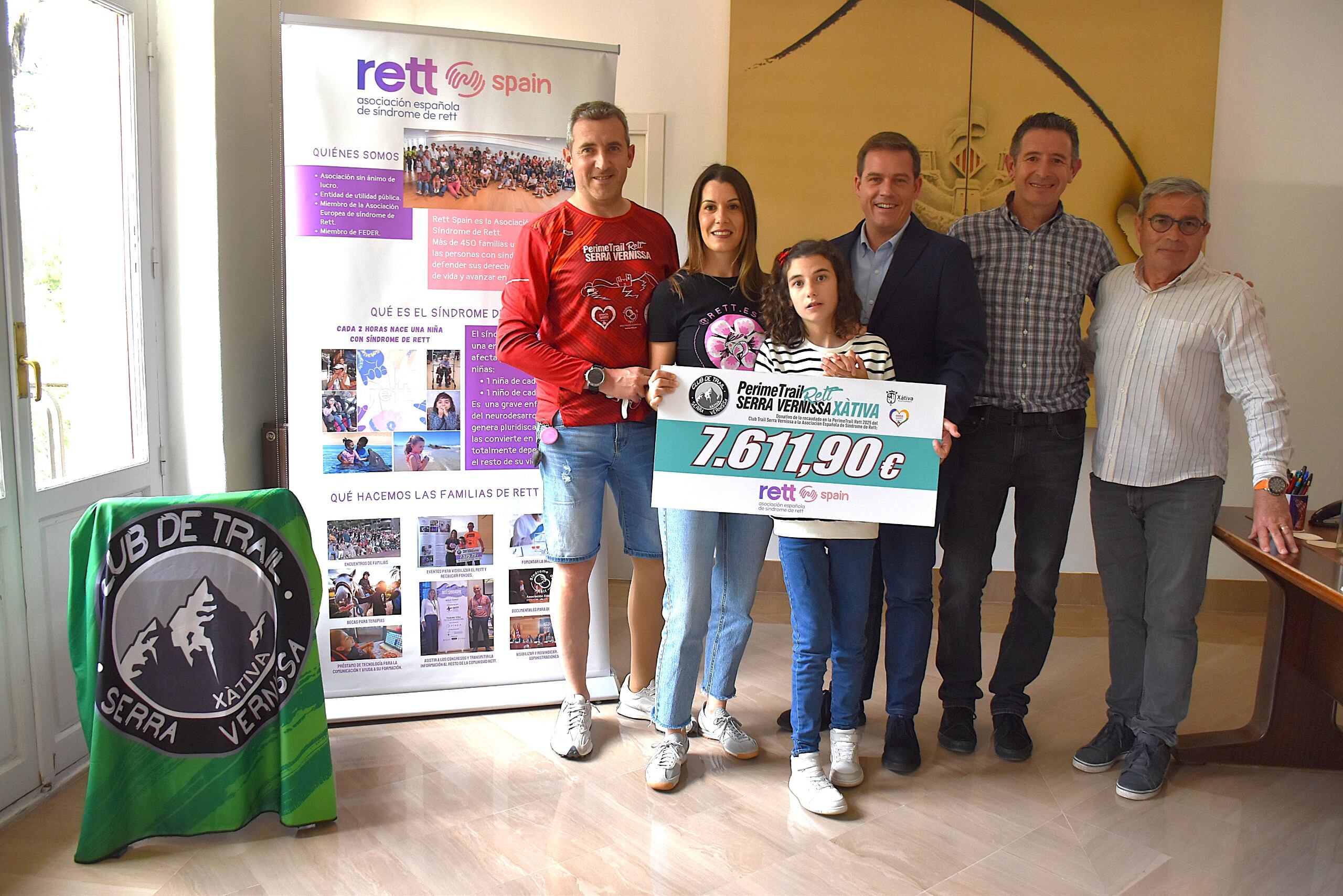 Entrega del cheque de la Perimetrail Rett