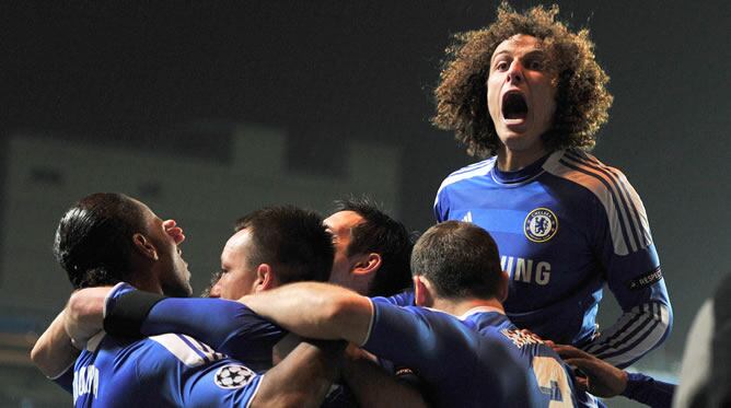 Los jugadores del Chelsea celebran el pase a cuartos ante el Nápoles en Stamford Bridge