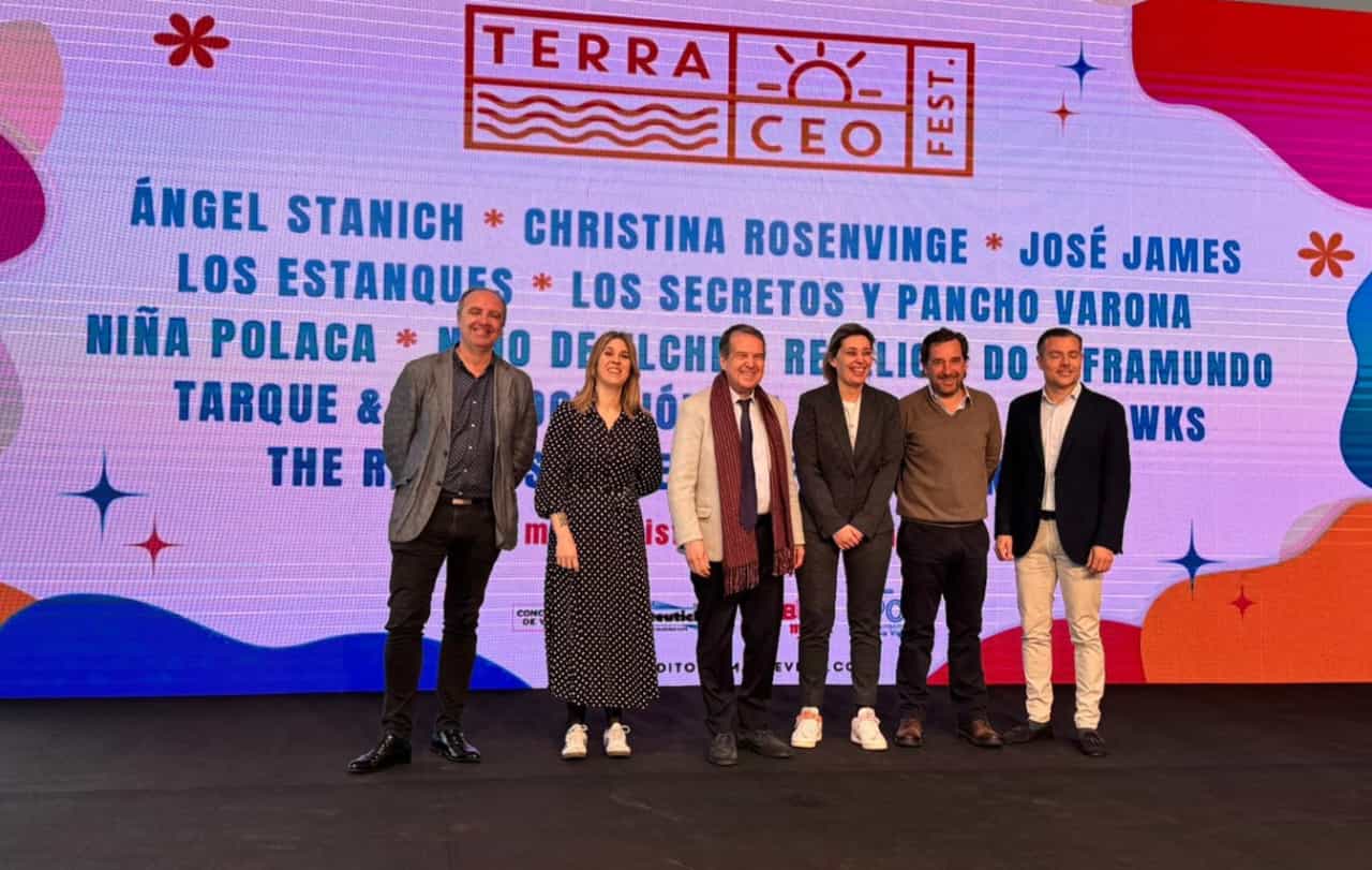 Fotografía presentación TERRACEO FEST 2024. De Izda. a Drcha.: Salvador García (Coordinador emisoras musicales Grupo Radio Vigo), Bea Camiña (Programación TERRACEO FEST 2024), Abel Caballero (Alcalde de Vigo), Patricia Rodríguez (Concejala del Área de Gobierno de Seguridad, Contratación, Fiestas y Gestión Municipal), Iñaki Teixeira (Director Auditorio MAR DE VIGO) y Hugo Pérez (Marketing Local y Clientes zona Noroeste en Mahou San Miguel)