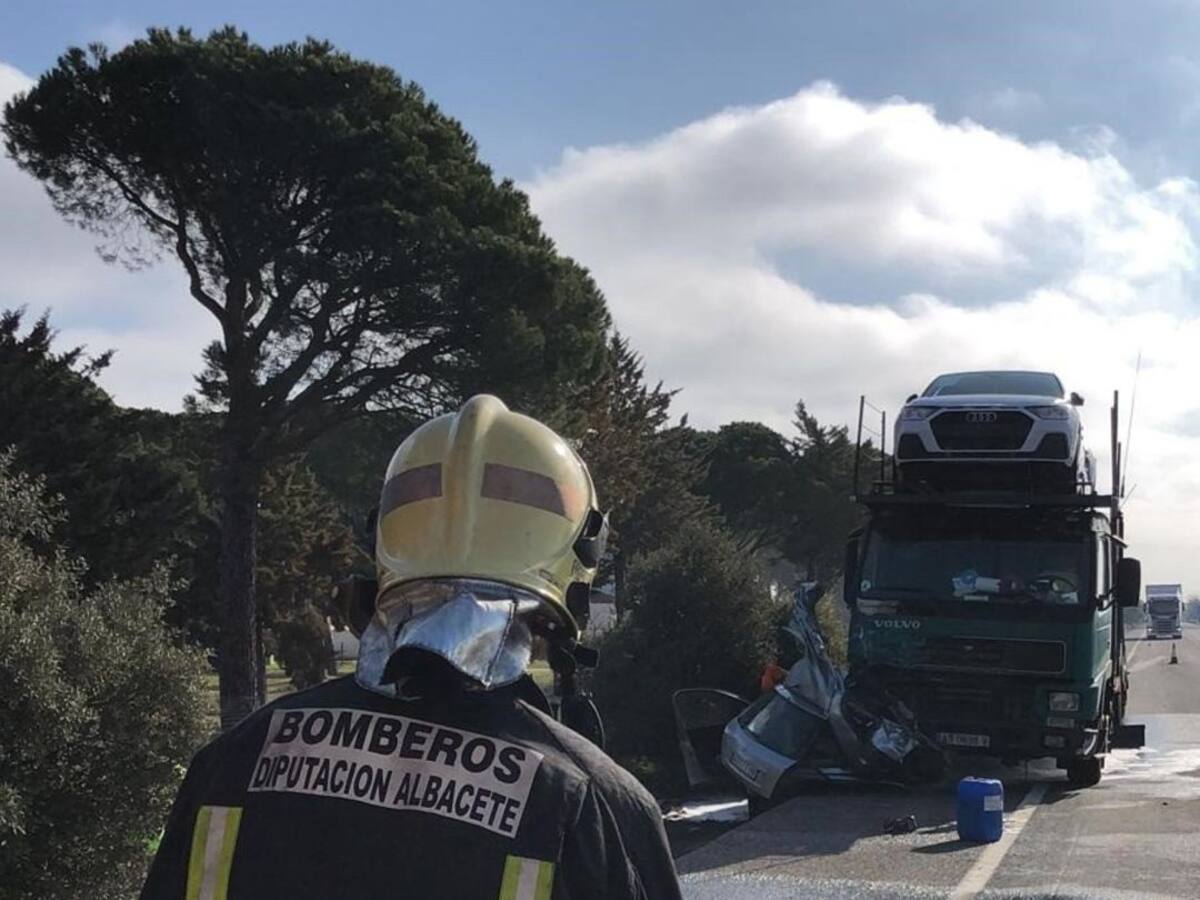 Fallecen dos personas en un accidente de tráfico en San Clemente