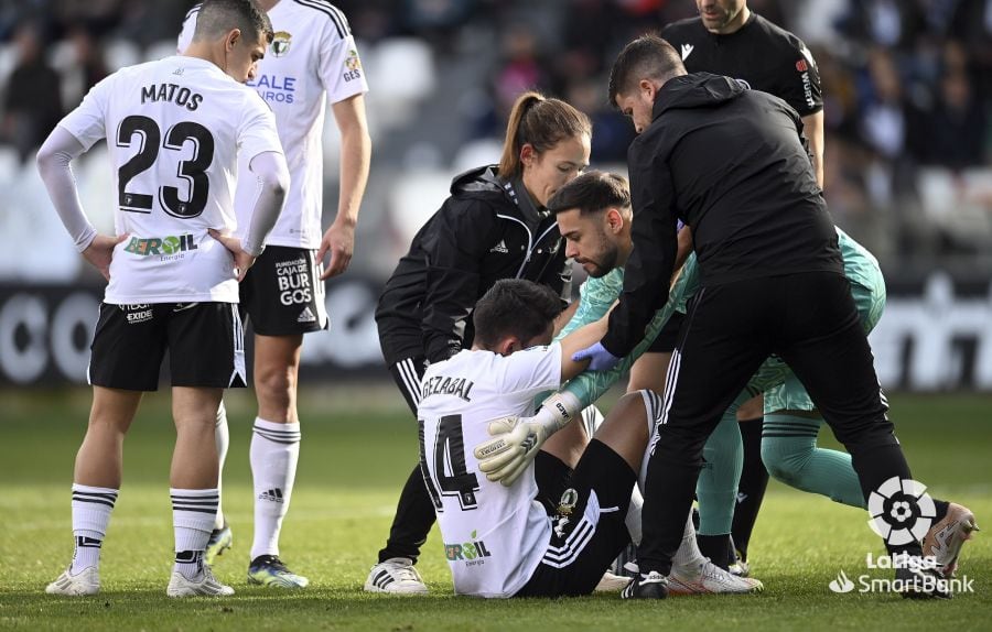 Momento en el que Elgezabal caía lesionado en el partido ante el Real Zaragoza. / Foto: LFP