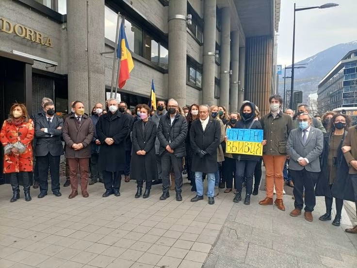 Imatge de la concentració per la pau i a favor d'Ucraïna que es va fer fa un any davant del Govern.