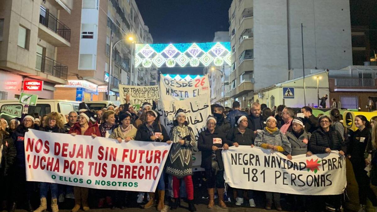 Marcha multitudinaria en Águilas de los trabajadores de Agrasa