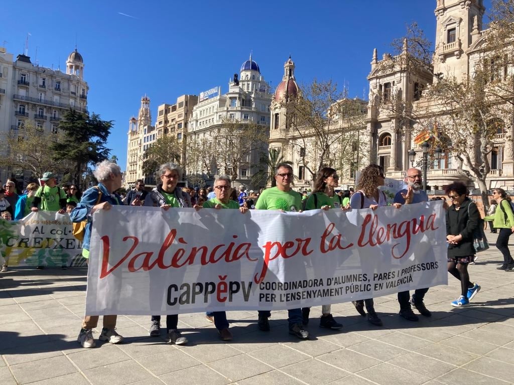 &quot;Trobades d&#039;escoles en valencià&quot; en la plaza del Ayuntamiento de València en una imagen de archivo.