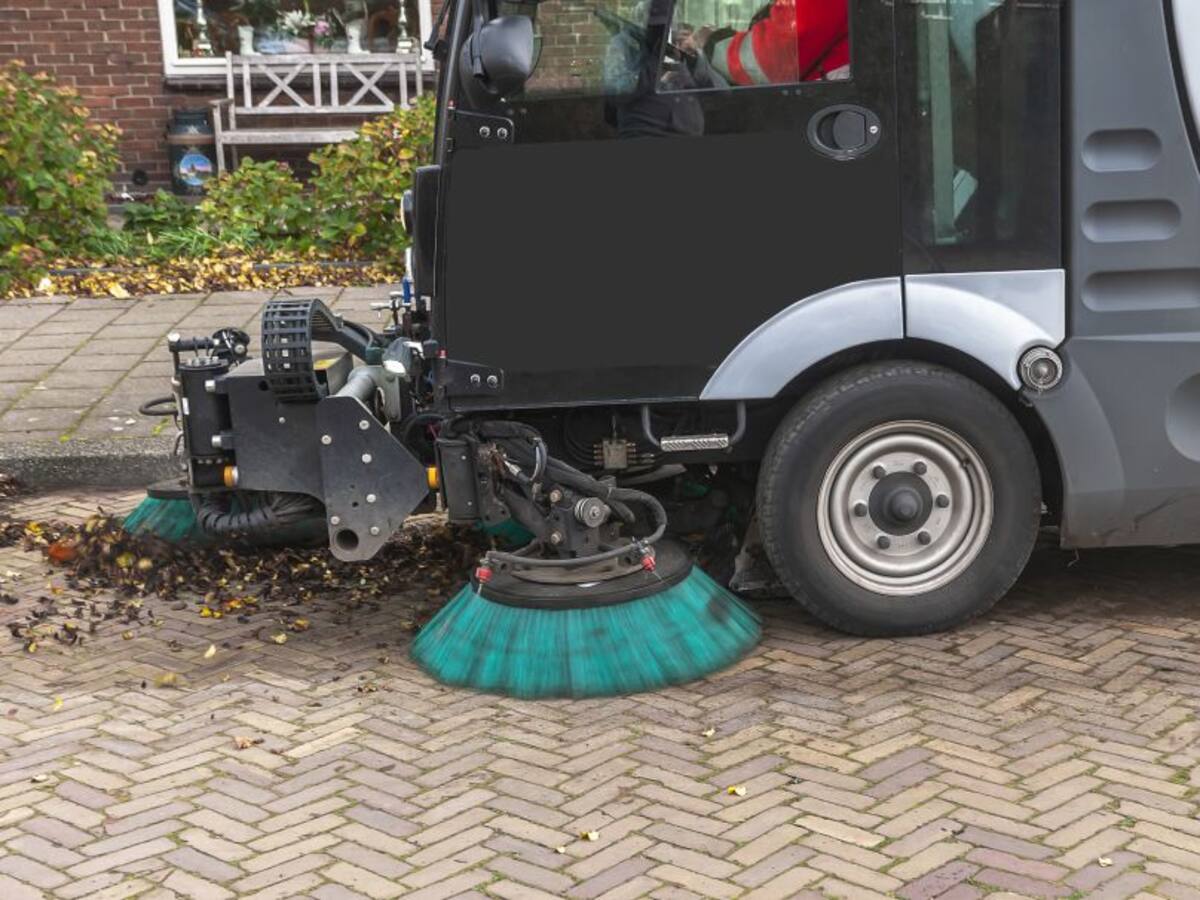 Los sopladores de limpieza viaria multiplican un 60 y un 70% las partículas contaminantes PM2,5 y PM10