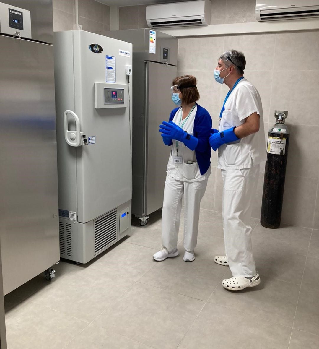 Imagen del congelador donde se conservan las vacunas