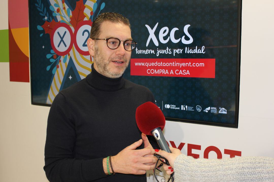 Pablo Úbeda explica l&#039;última tanda dels xecs. Foto d&#039;arxiu