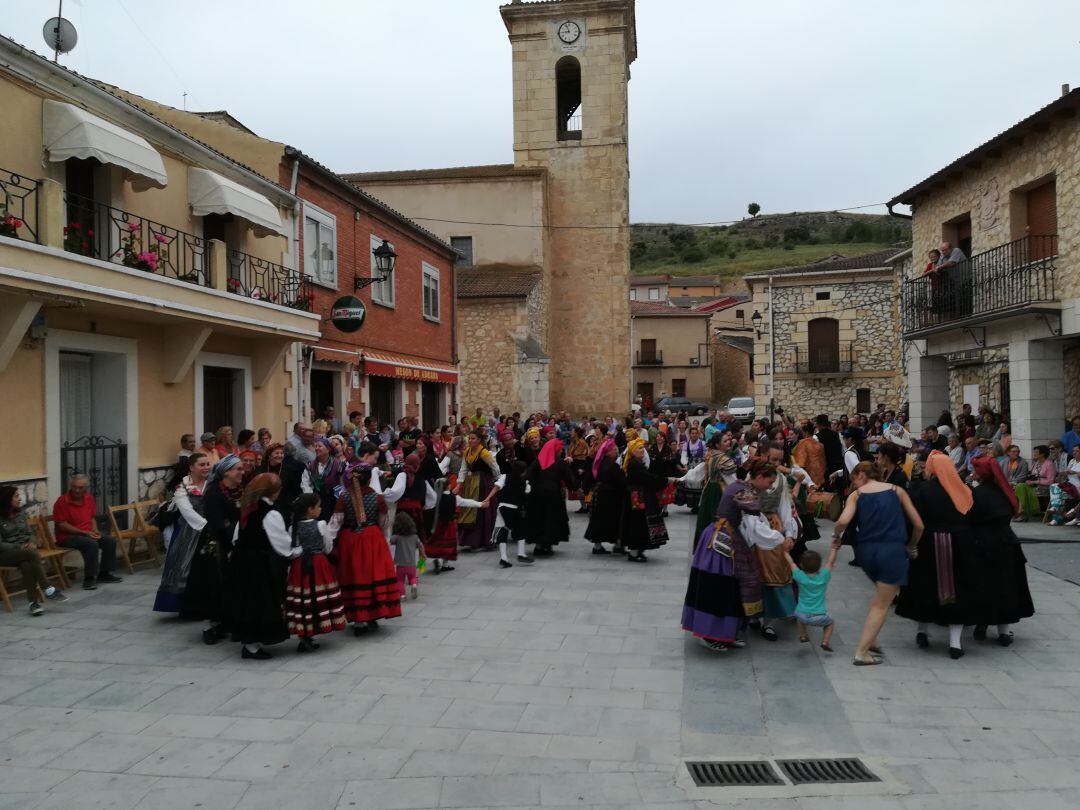 Imagen de archivo del festival folk de Adrada de Haza