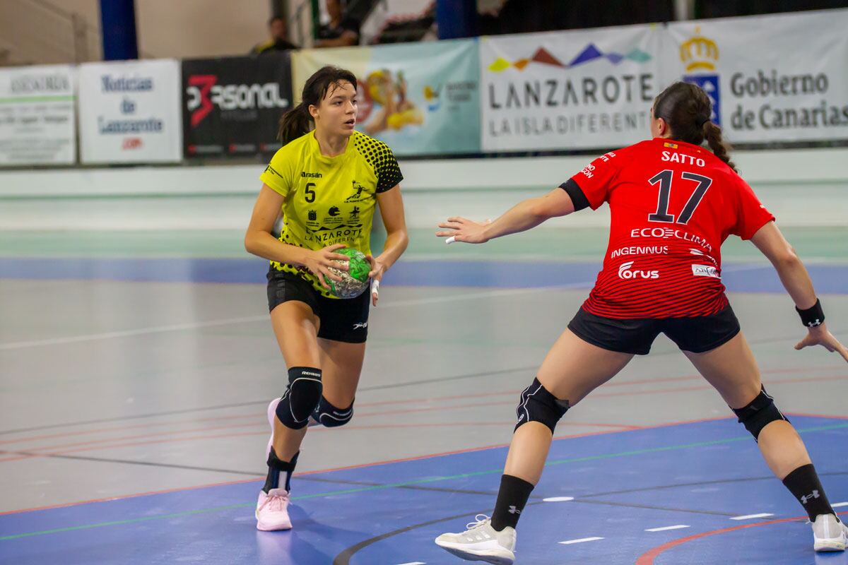 El Lanzarote Puerto del Carmen en pleno ataque.