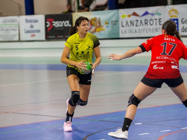 El Lanzarote Puerto del Carmen en pleno ataque.