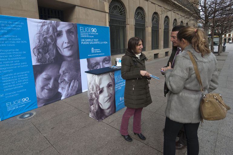 Imagen de la campaña informativa del Gobierno de Navarra para promover el test de detección precoz del cáncer de colon