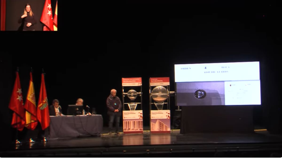 Sara Hernández, alcaldesa de Getafe, habla de la nueva promoción de viviendas en alquiler frente a la Universidad.