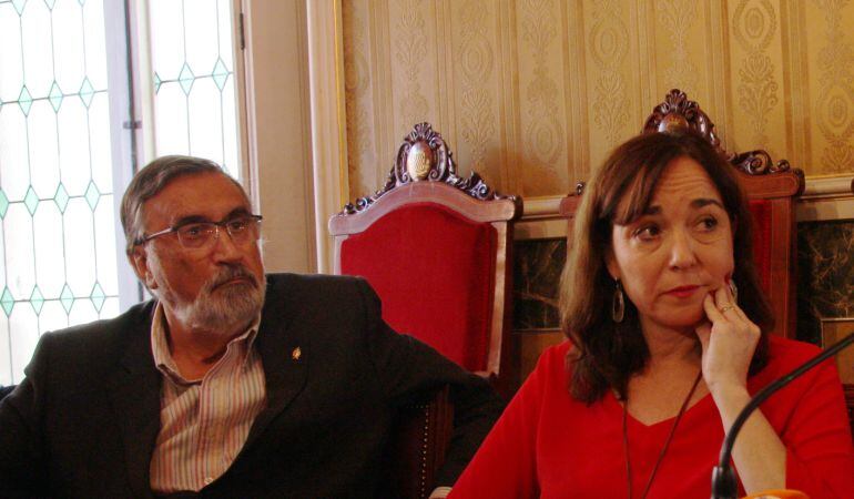 El conseller d’Urbanisme de Tarragona Josep Maria Milà amb la la portaveu de govern, Begoña Floria.