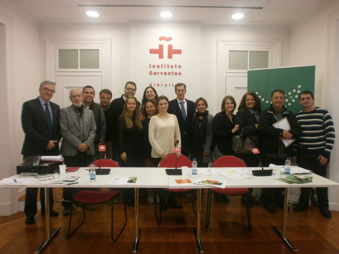 Una de las muchísimas actividades celebradas en el Instituto Cervantes de Gibraltar. Presentación de una lanzadera de empleo de la Junta de Andalucía. Francisco Oda, su director, primero por la izquierda.