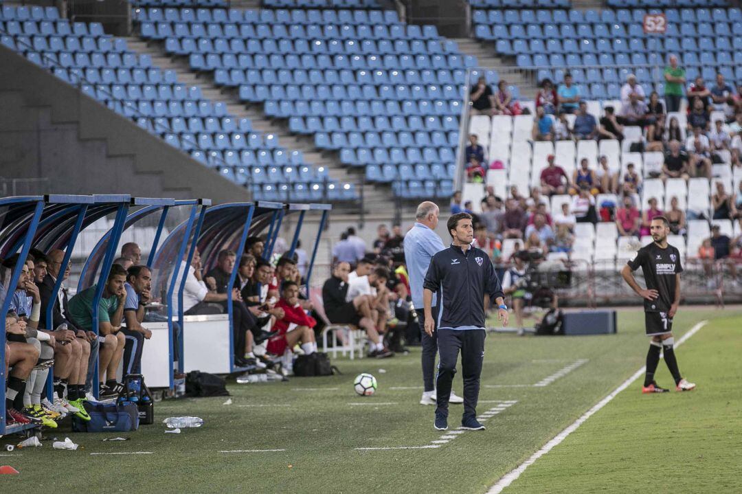 Rubi como entrenador del Huesca en el Mediterráneo.