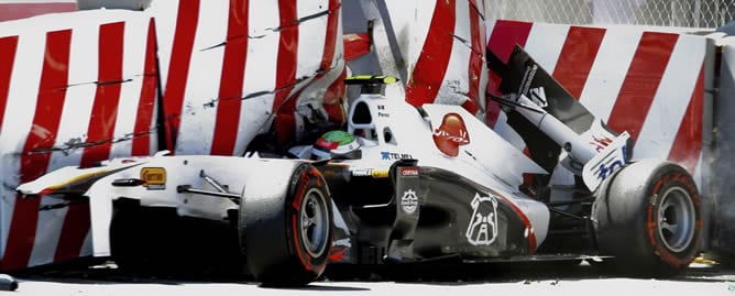 El piloto mexicano de Fórmula Uno de la escudería BMW Sauber, Sergio Pérez, sufre un accidente durante la última parte de la sesión de clasificación del Gran Premio de Mónaco de Fórmula Uno