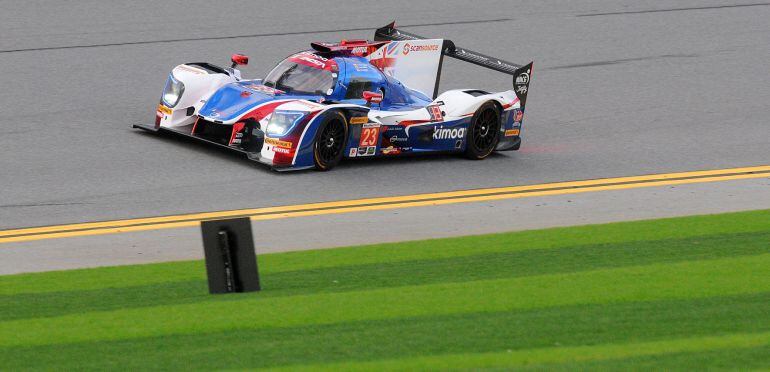 El piloto español conduce su Ligier LMP2 durante la sesión de clasificaciones para las 24 Horas de Daytona.