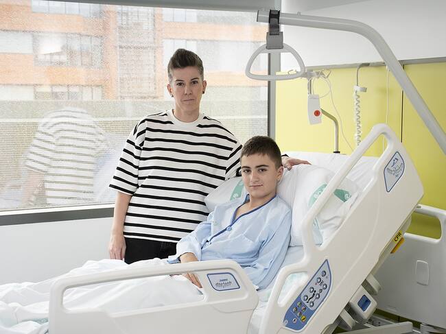 Hugo en una de las nuevas habitaciones pediátricas del Hospital de Guadalajara