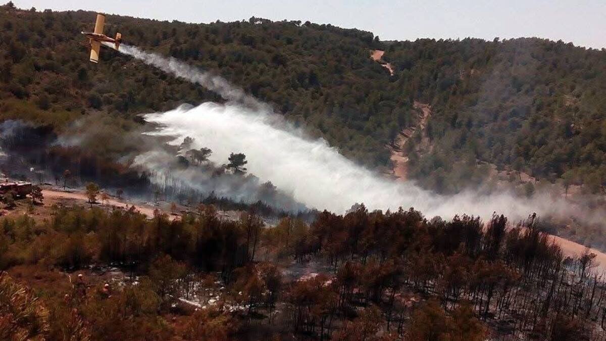 El incendio forestal en la Sierra Mariola de Bocairent ya está controlado