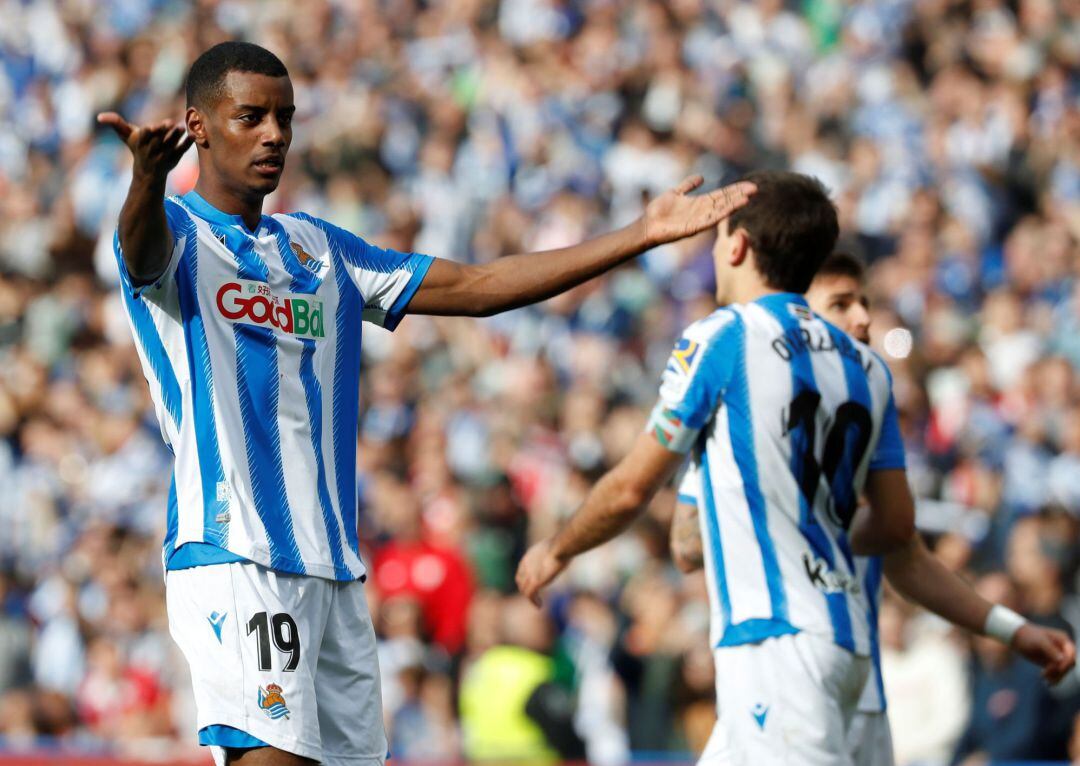 Isak celebra su gol en el derbi vasco