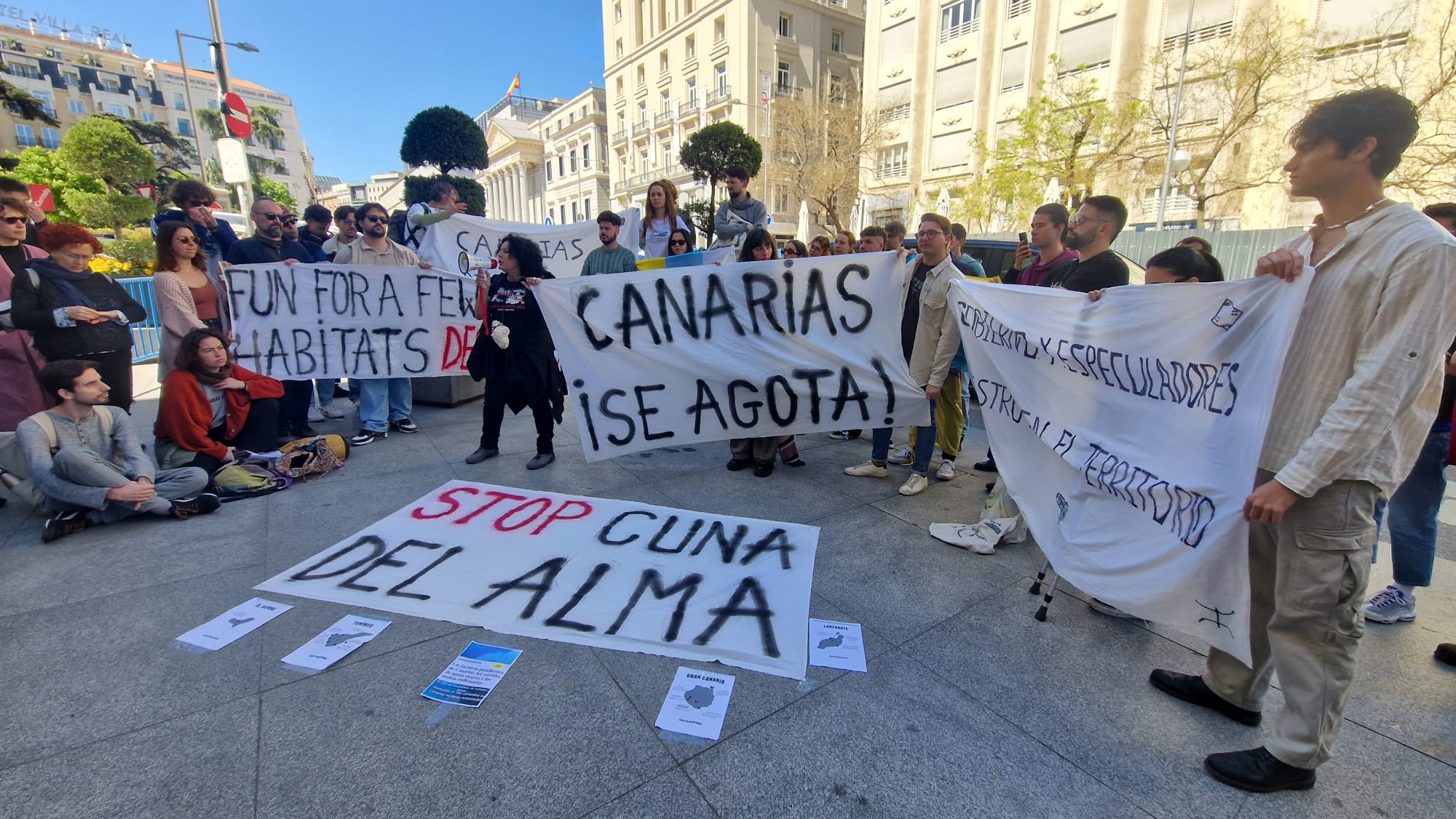 Manifestantes del 20A frente al Congreso de los Diputados