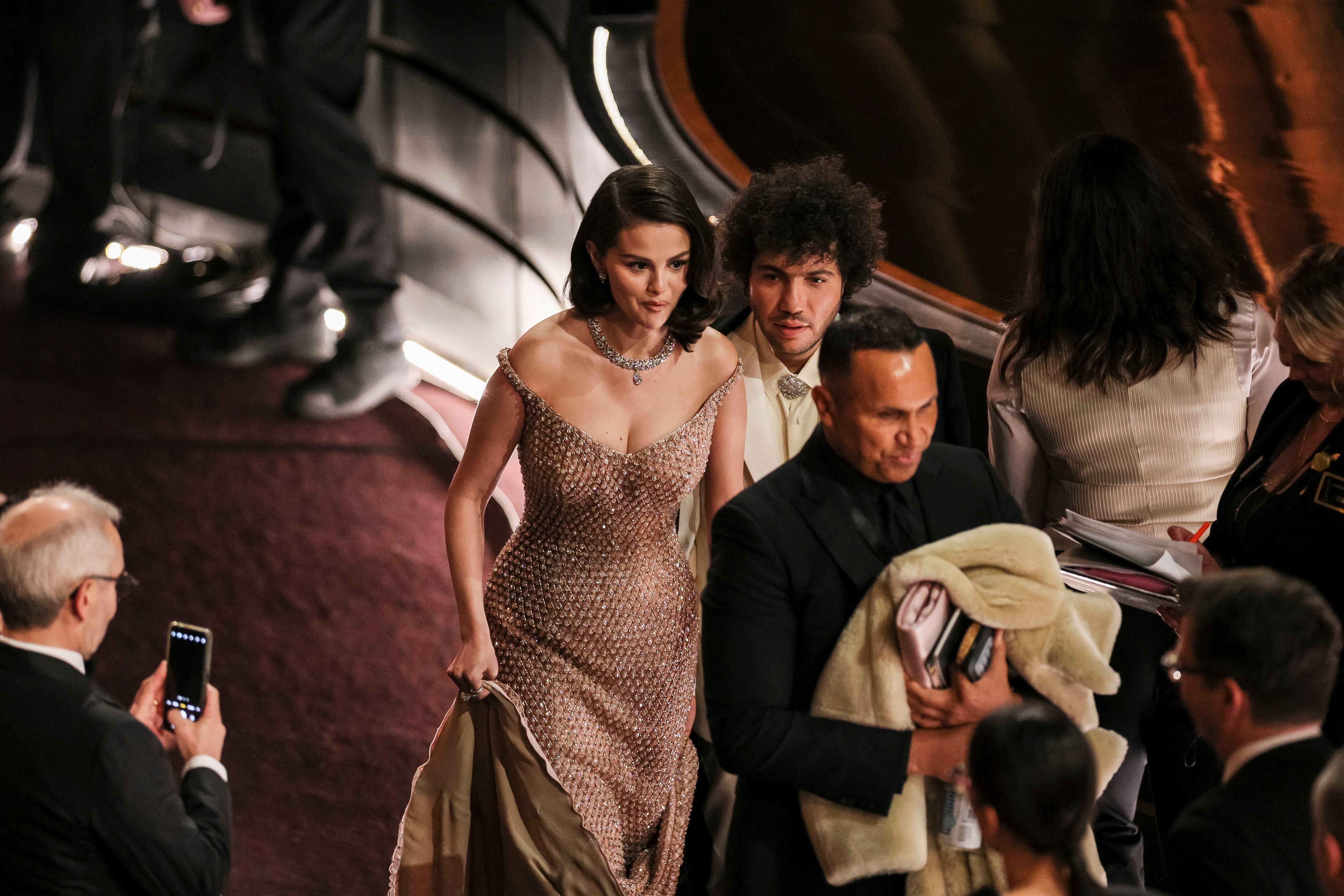 Selena Gomez llega a la alfombra roja de Los Oscar