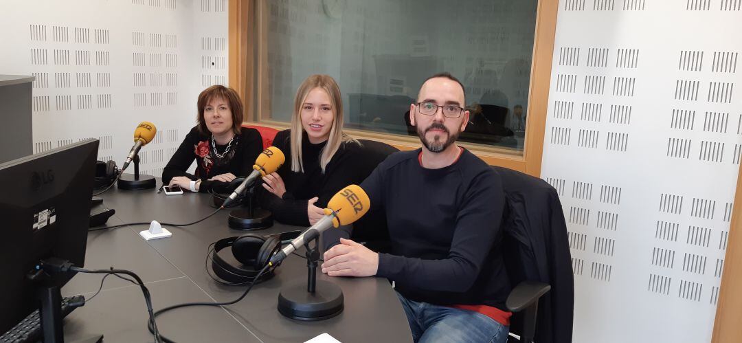 Laura Oliva, Noelia Núñéz y Guillermo Alegre en los estudios de SER Madrid Sur